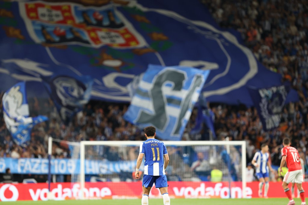 FC Porto e Benfica anulam-se num clássico intenso mas sem golos