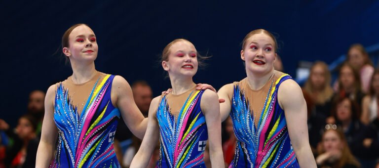 trio feminino de ginastica acrobatica